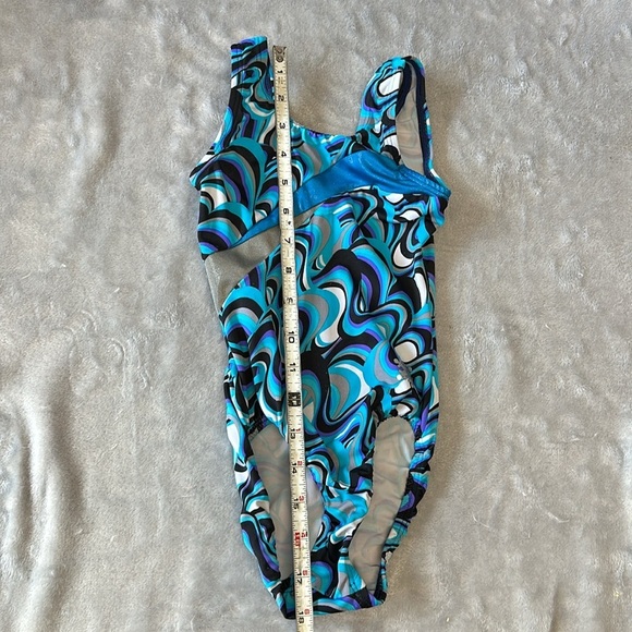 Snowflake Designs - Gymnastics + Dance Sleeveless bodysuit/Leotard.  Size Medium - Picture 2 of 6
